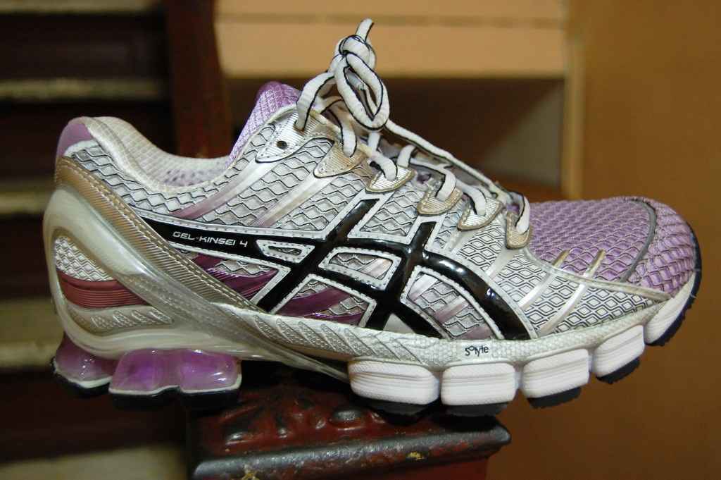 راهنمای خرید کفش ورزشی مخصوص دویدن اسیکس ژل کینزی 4 (Asics Gel Kinsei 4 )