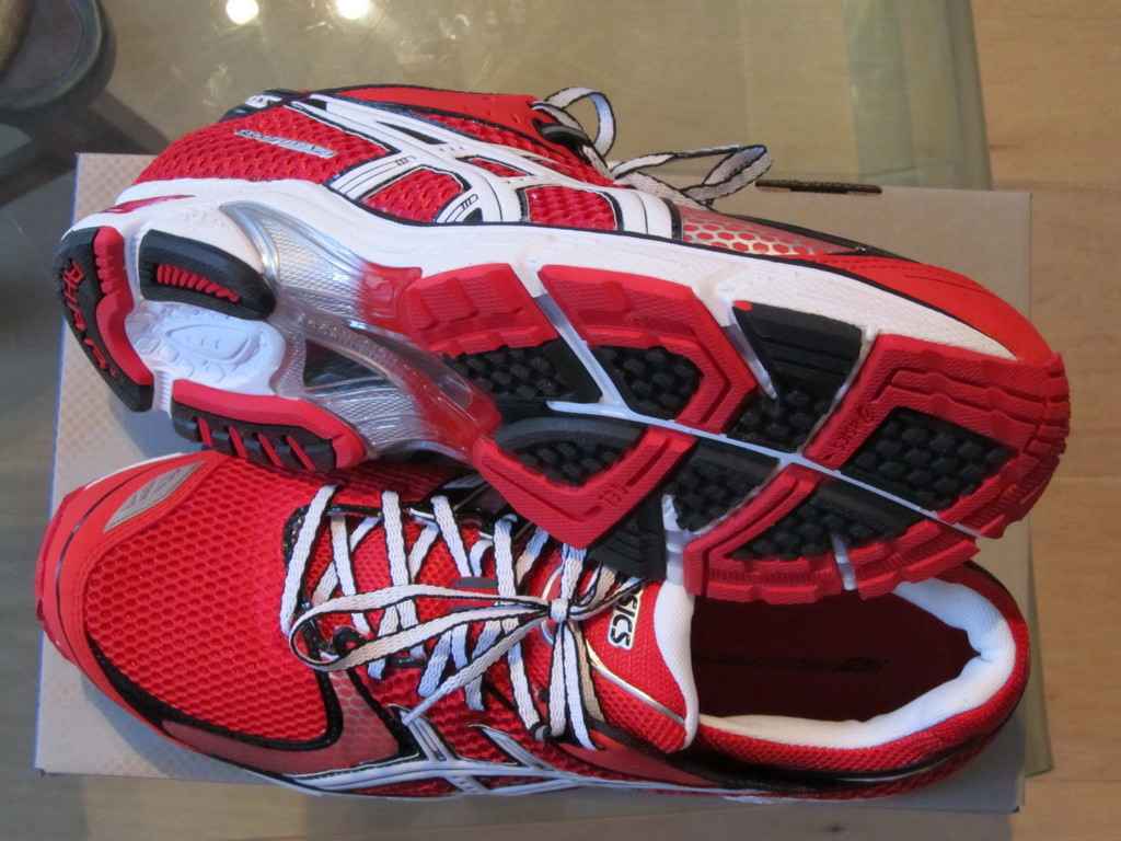 راهنمای خرید کفش های ورزشی مخصوص دویدن اسیکس دی اس ترینر Asics DS Trainer 16