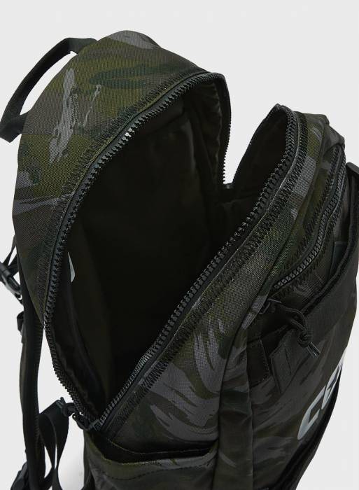 کیف کوله پشتی مردانه کانورس سبز مدل 0773
