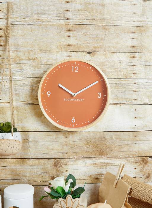ساعت دیواری چوبی نارنجی ویتوس