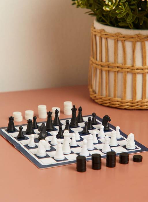 بازی شطرنج و دامه سفری