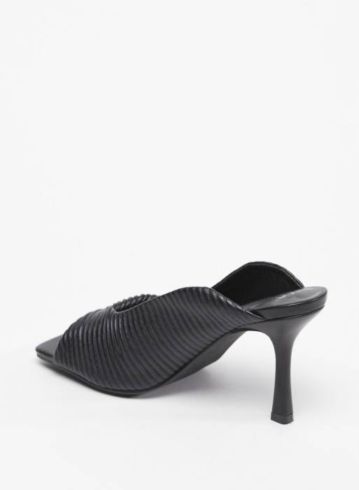 کفش صندل زنانه مشکی برند shoexpress